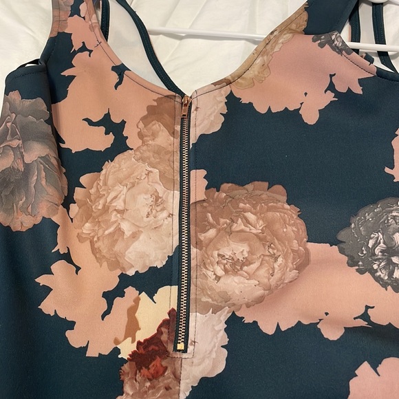 Green floral size medium dress - Picture 4 of 4